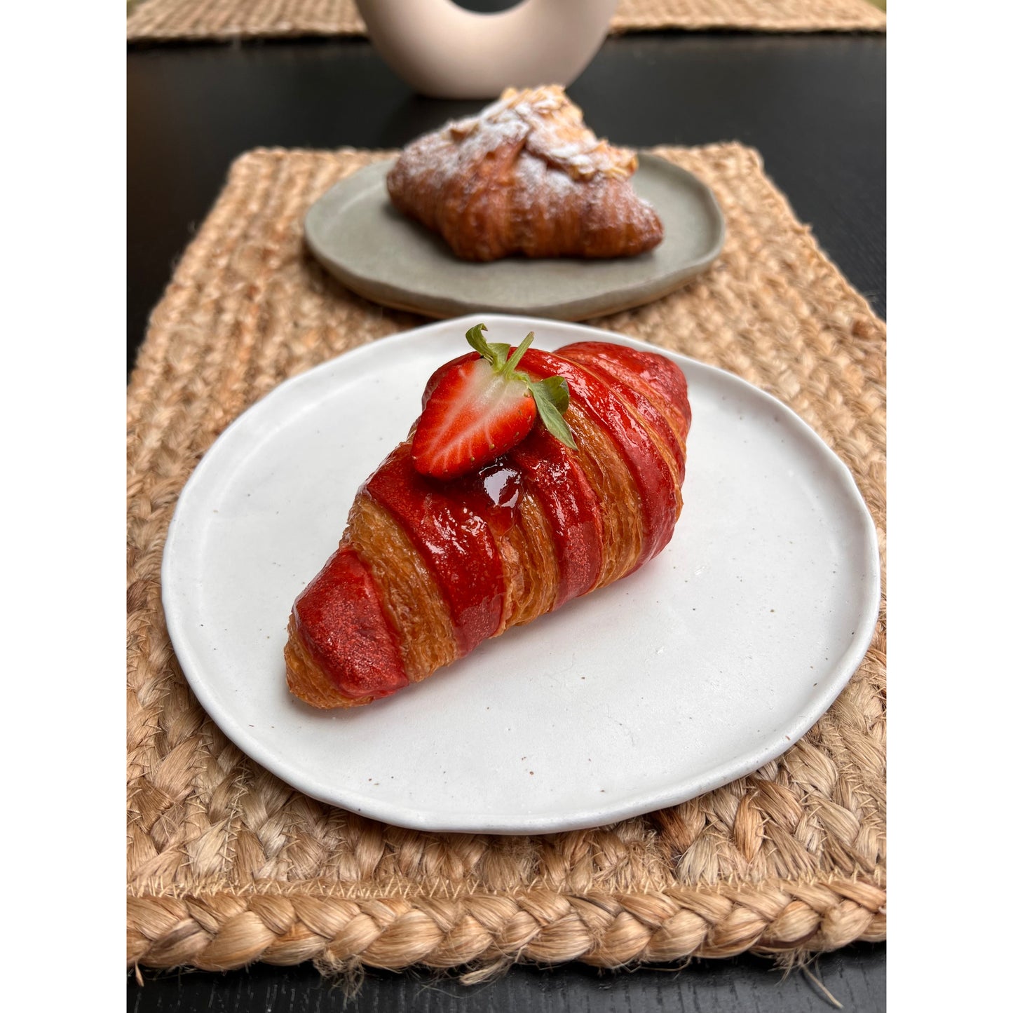 Strawberry Croissant (Ve)